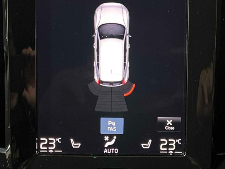  Volvo XC40 2.0 B4P R DESIGN Pro 5dr Auto [7 speed] Estate Petrol Automatic