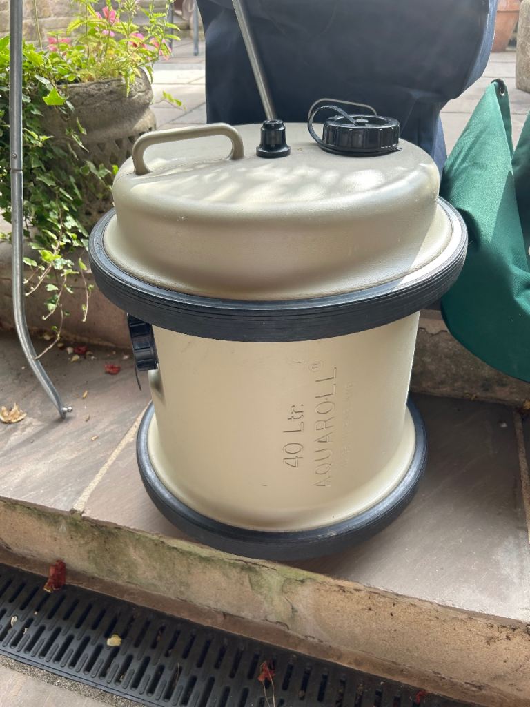 Aquaroll water carriers