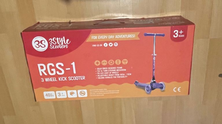 The NEW RGS-1 Purple 3 Wheel Kick folding Scooter & light up wheels  For ages 3 + years
