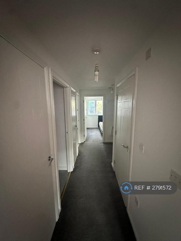 3 bedroom flat in Felixstowe Road, London, SE2 (3 bed) (#2791572)