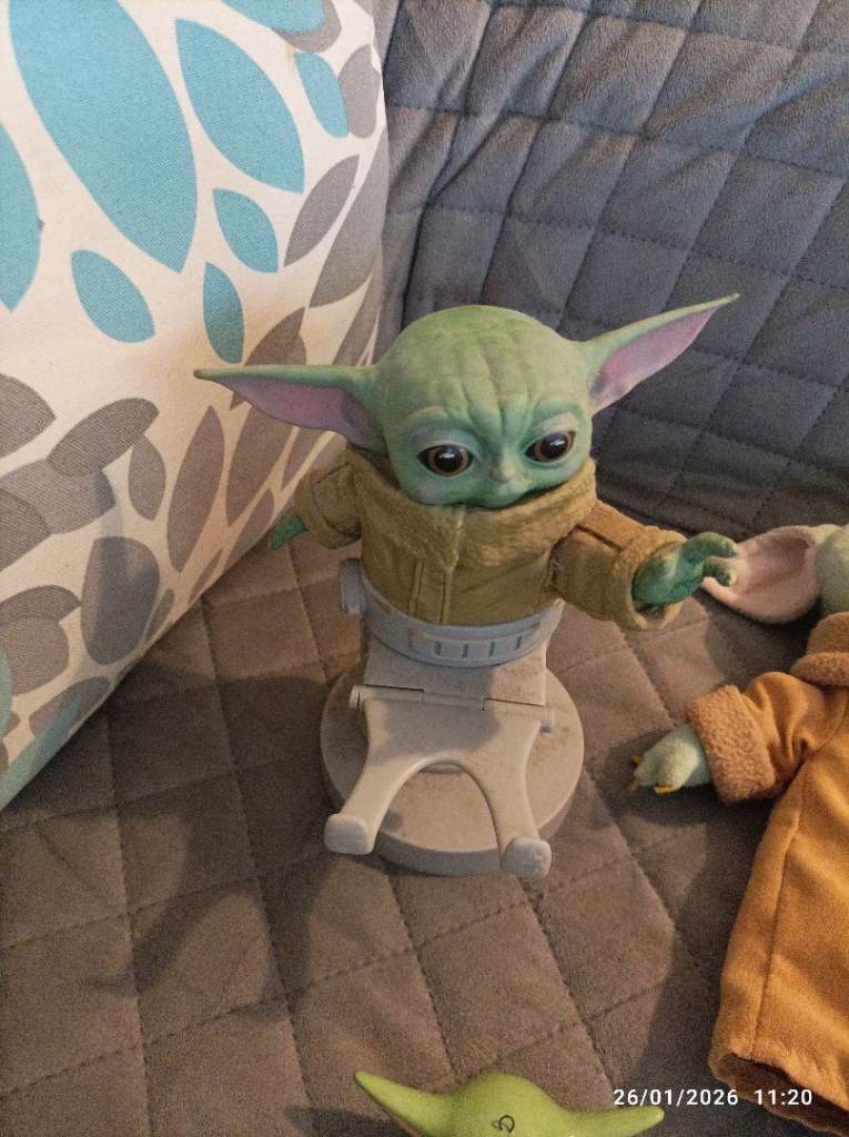 Baby Yoda can hold headset/controller holder ceramic to hang and medium cuddly soft toy £10 the lot