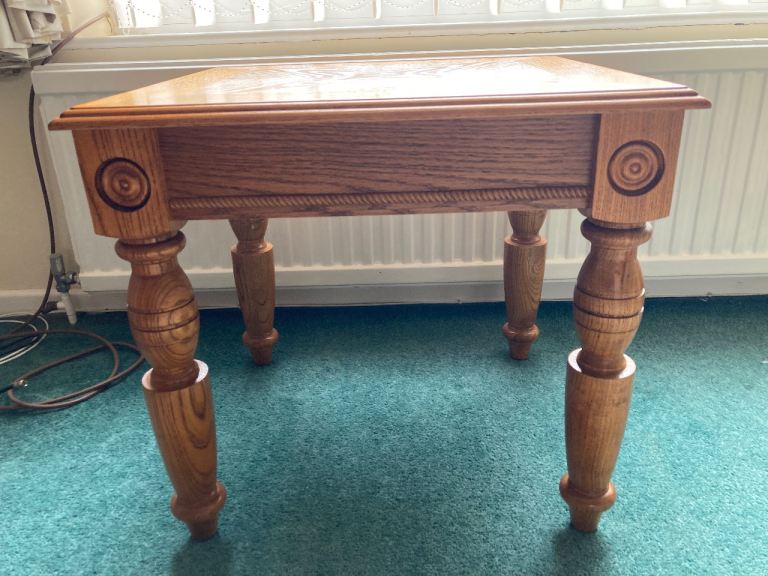 Small Decorative Table in Excellent Condition 
