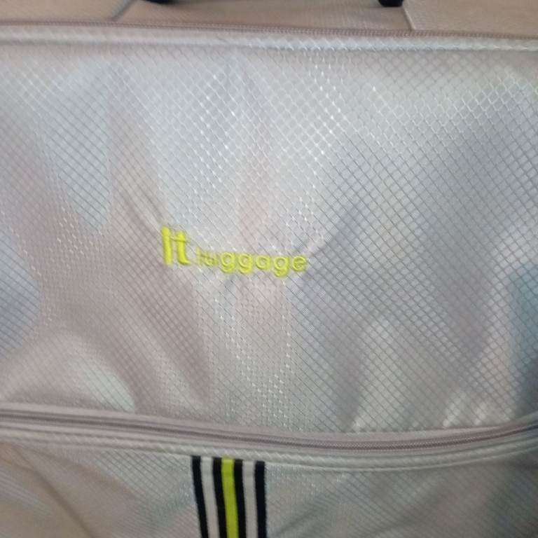 Big IT luggage suitcase 