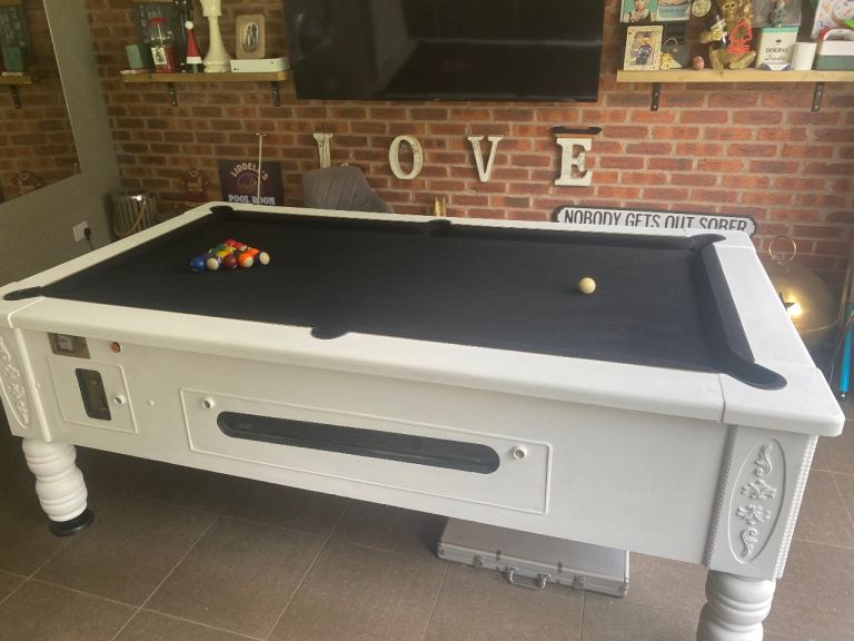 Pool table 
