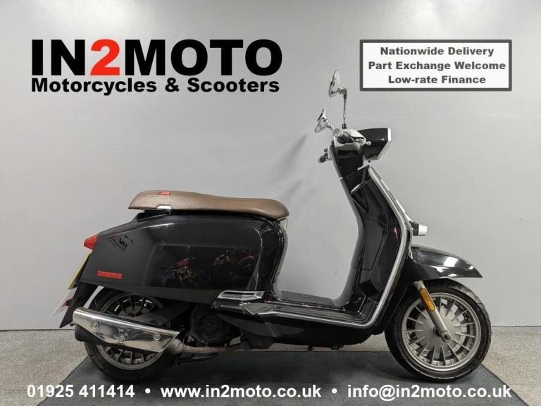 2022 (71) Lambretta V125 in Black with only 2,830 miles