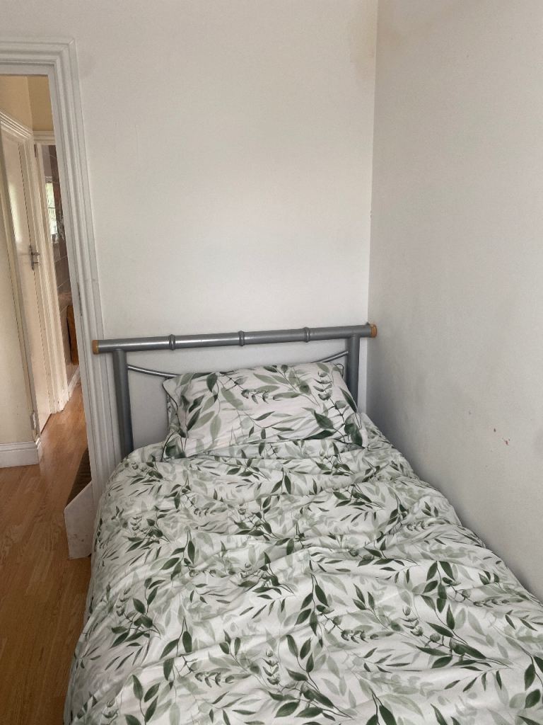 single room to rent in near to northolt station