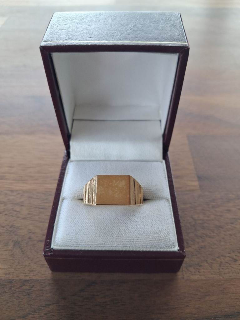 * SOLD * 9K Gold Signet Ring