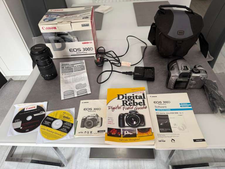Canon eos 300d a rare classical digi camera
