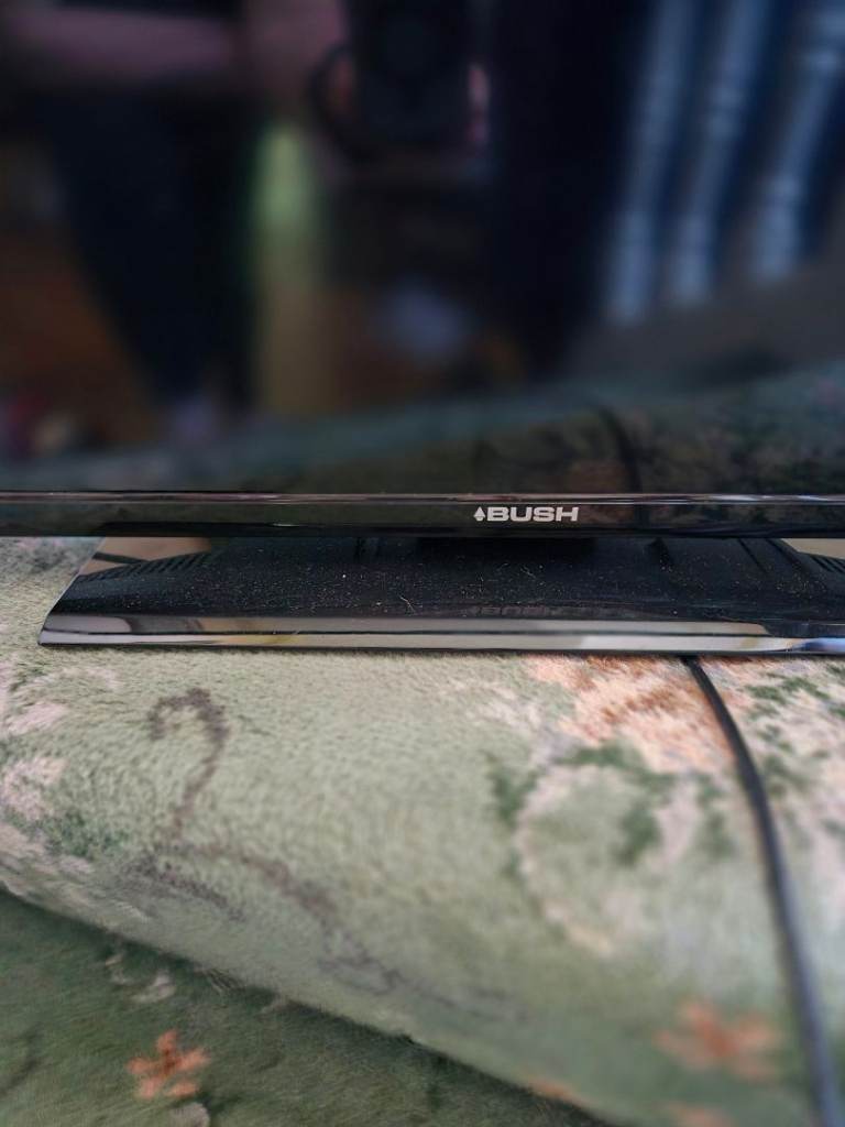 Bush Flat Screen TV with Stand – Good Condition