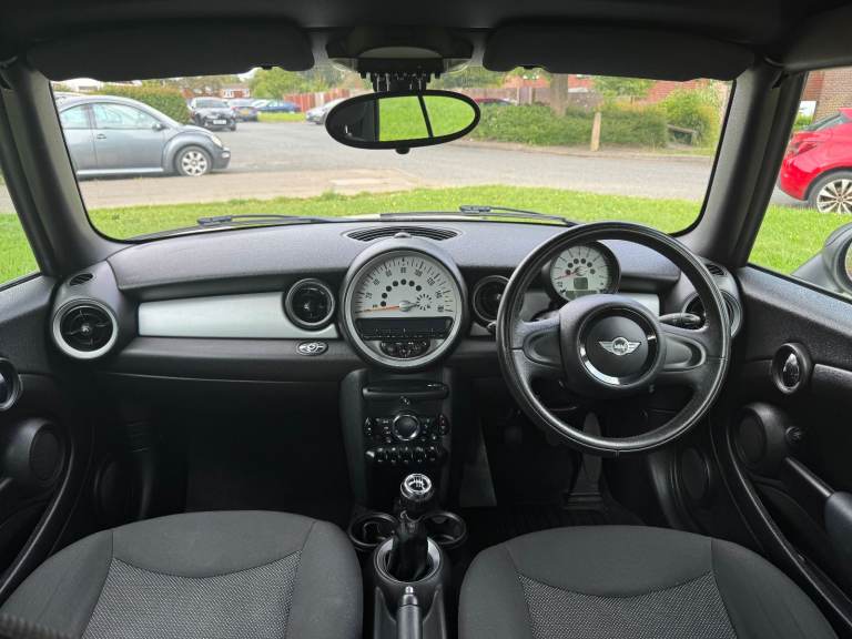 Mini, CONVERTIBLE, Convertible, 2013, Manual, 1598 (cc), 2 doors