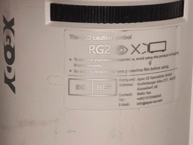 XGODY Multimedia Projector – White, Good Condition