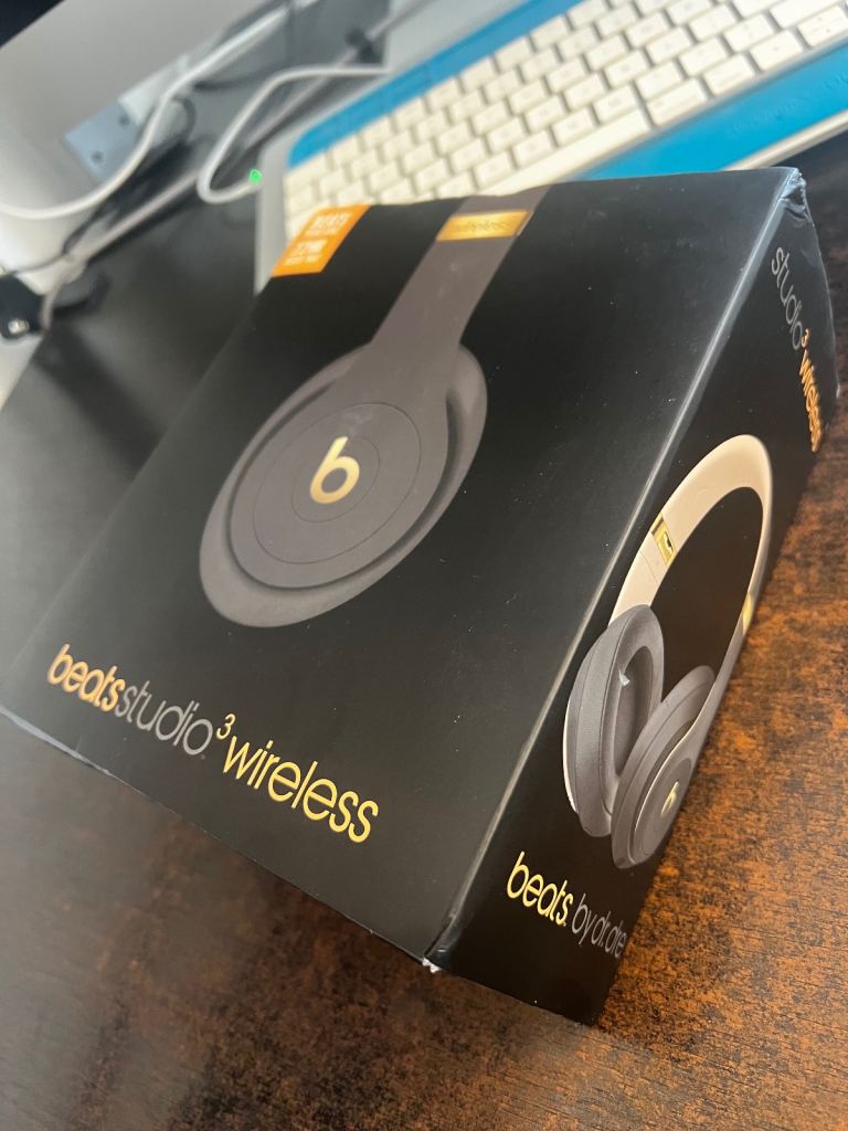 Beats Dr Dre studio3 wireless headphones 