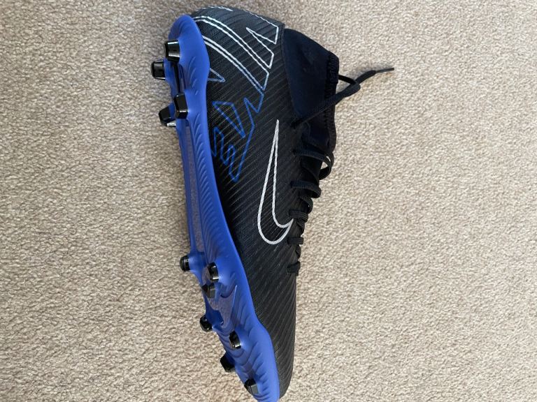 Size 9 1/2 Nike hard ground boots