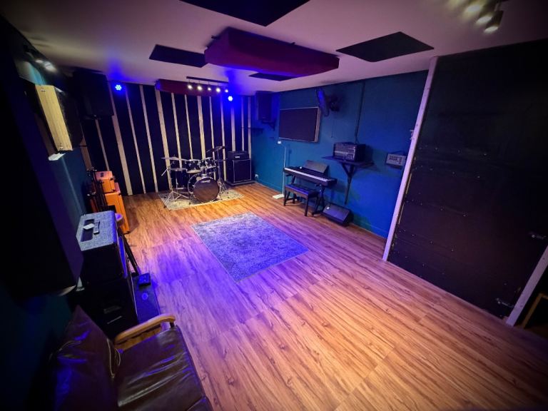 PROFESSIONAL BAND REHEARSAL / PRACTICE / ROOMS / STUDIOS NOW AVAILABLE