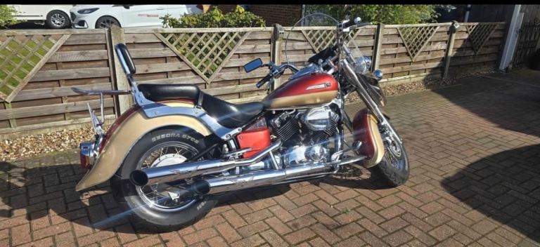 Yamaha xvs650 dragstar motorbike  