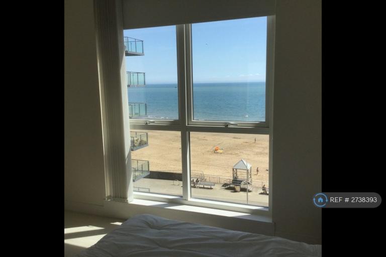 3 bedroom flat in Meridian Bay, Swansea, SA1 (3 bed) (#2738393)
