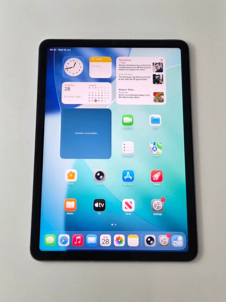 Apple iPad Air 5th Gen M1 64GB Wi-Fi 10.9 inch 92% Batt Health