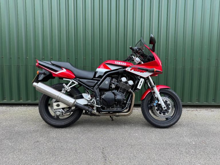 Yamaha FZS600 Fazer 2002 Red and Black 13k Miles Very Clean Recent Tyres 