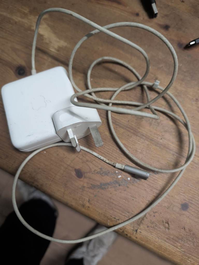 Apple charger magsafe