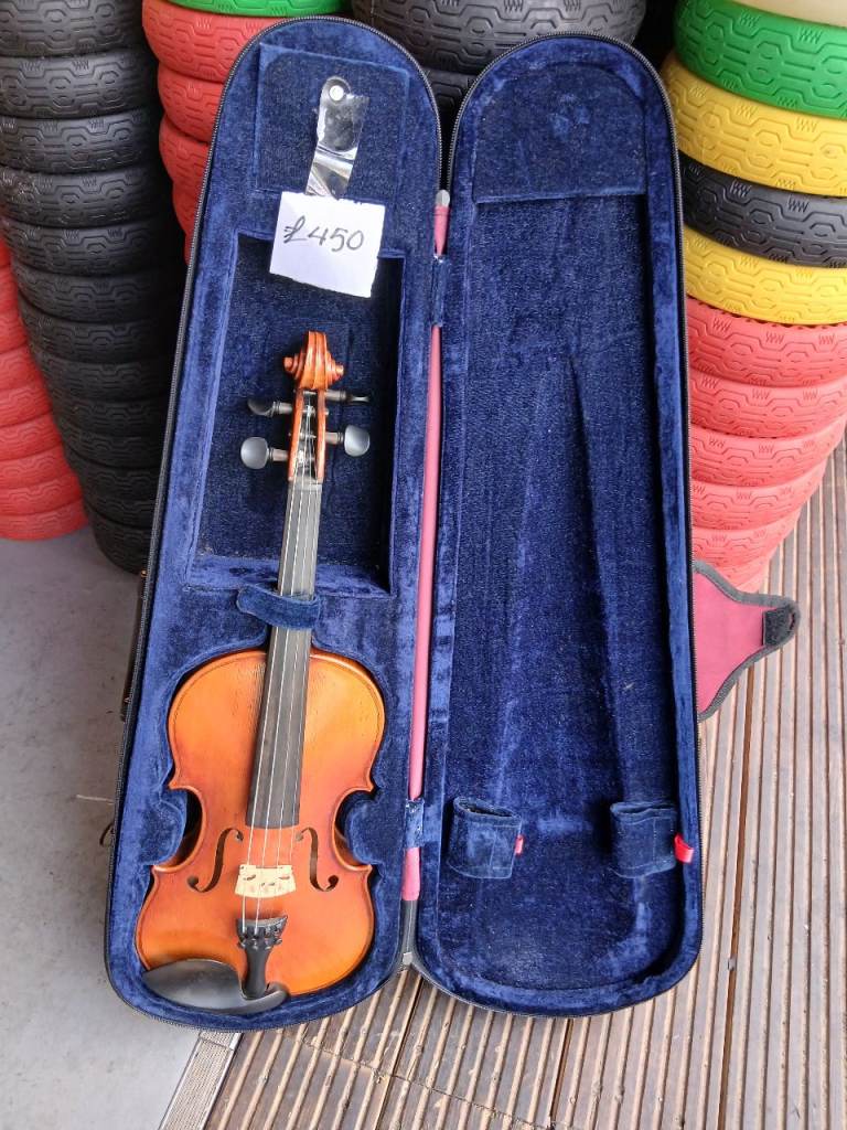 Full size violin - Practically New, warm sound - Suits beginner to Intermediate learner - W128DF 