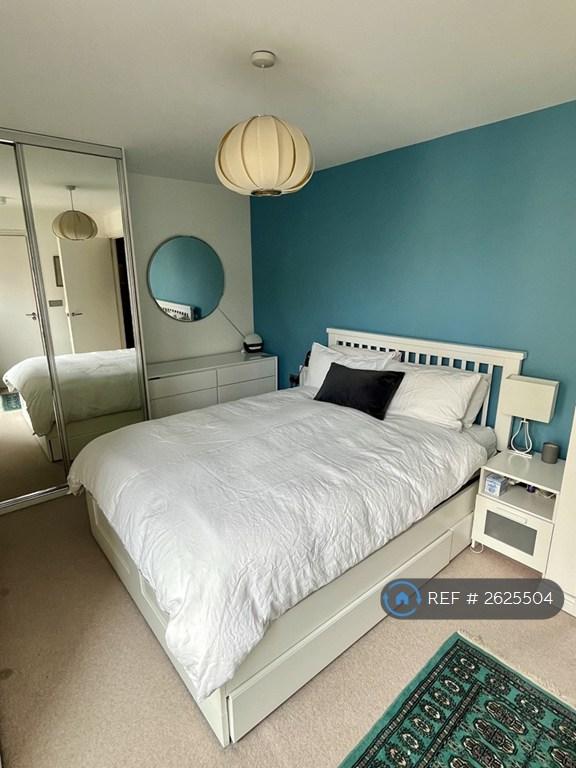 3 bedroom flat in Roffo Court, London, SE17 (3 bed) (#2625504)