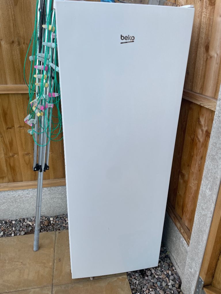 Beko Freestanding Fridge Freezer – Good Condition