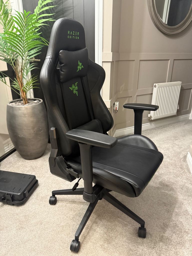 RAZER TAROK Essentials X Gaming Chair - Black