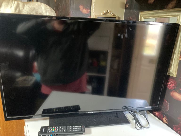 Bush 40in led smart tv