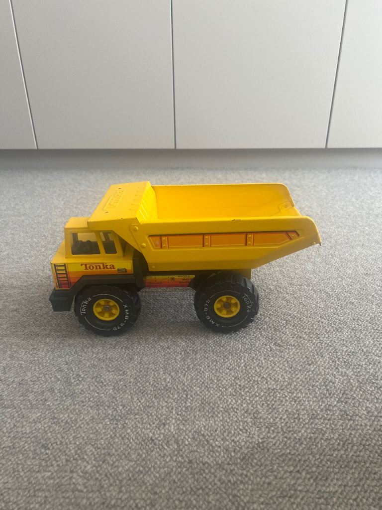 Tonka Yellow Metal Dump Truck Toy – Good Condition