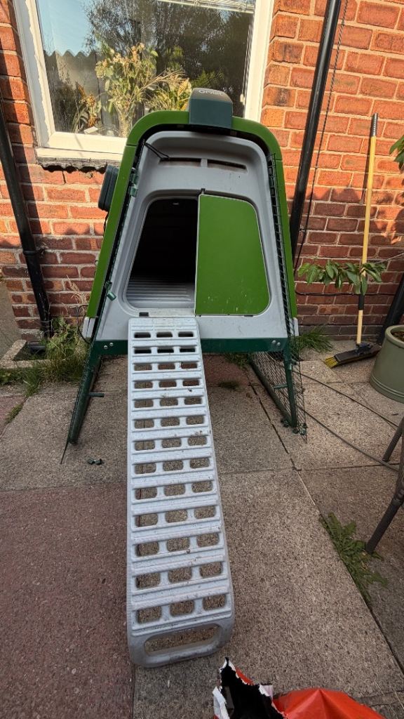 Eglu Go UP Chicken Coop with 3m Run and Smart Autodoor