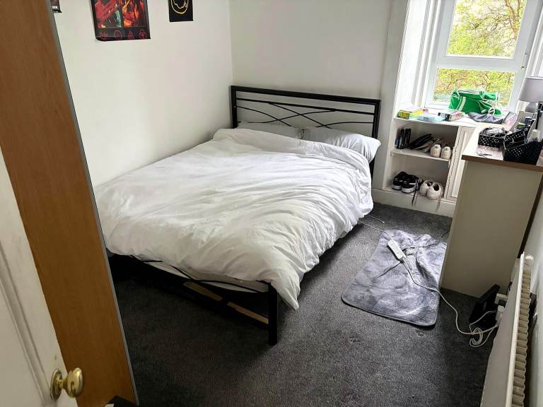 Double room in Murieston (newly renovated flat)