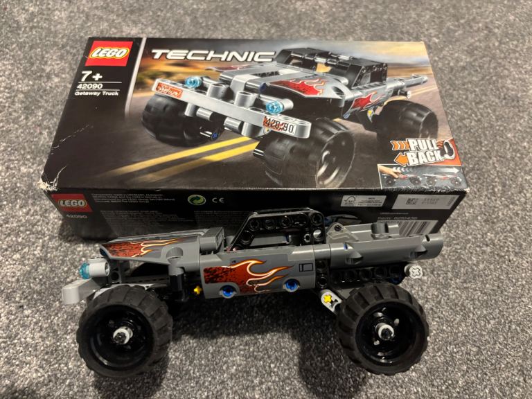 LEGO TECHNIC: Getaway Truck (42090)