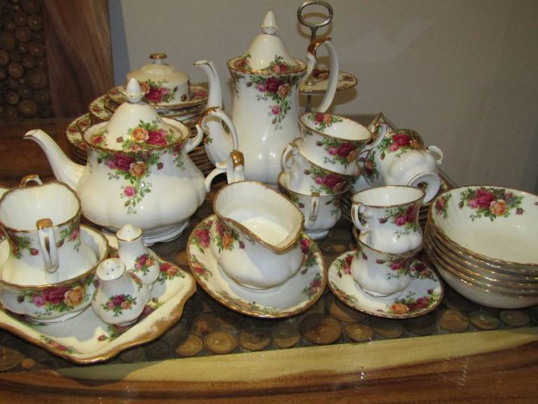Royal Albert 'Old Country Roses' 6 people dinner set tea set coffee + extras
