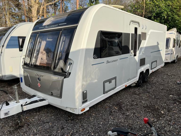 BUCCANEER CRUISER - 2016 - 4 BERTH - ISLAND BED - MOVER & AWNING 