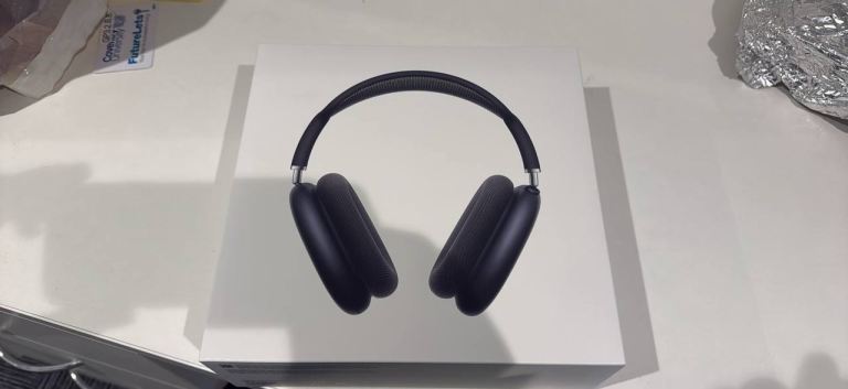 Apple AirPods Max 2  Headphones - Brand New, Sealed with Smart Case 