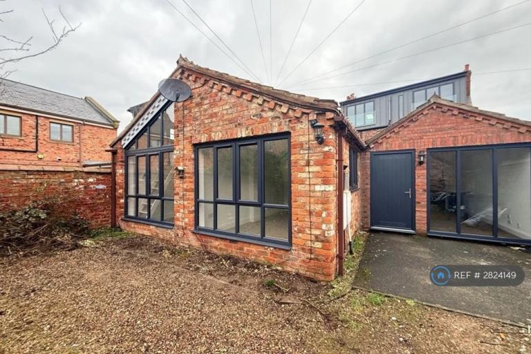 2 bedroom house in Church Mews, York, YO31 (2 bed) (#2824149)