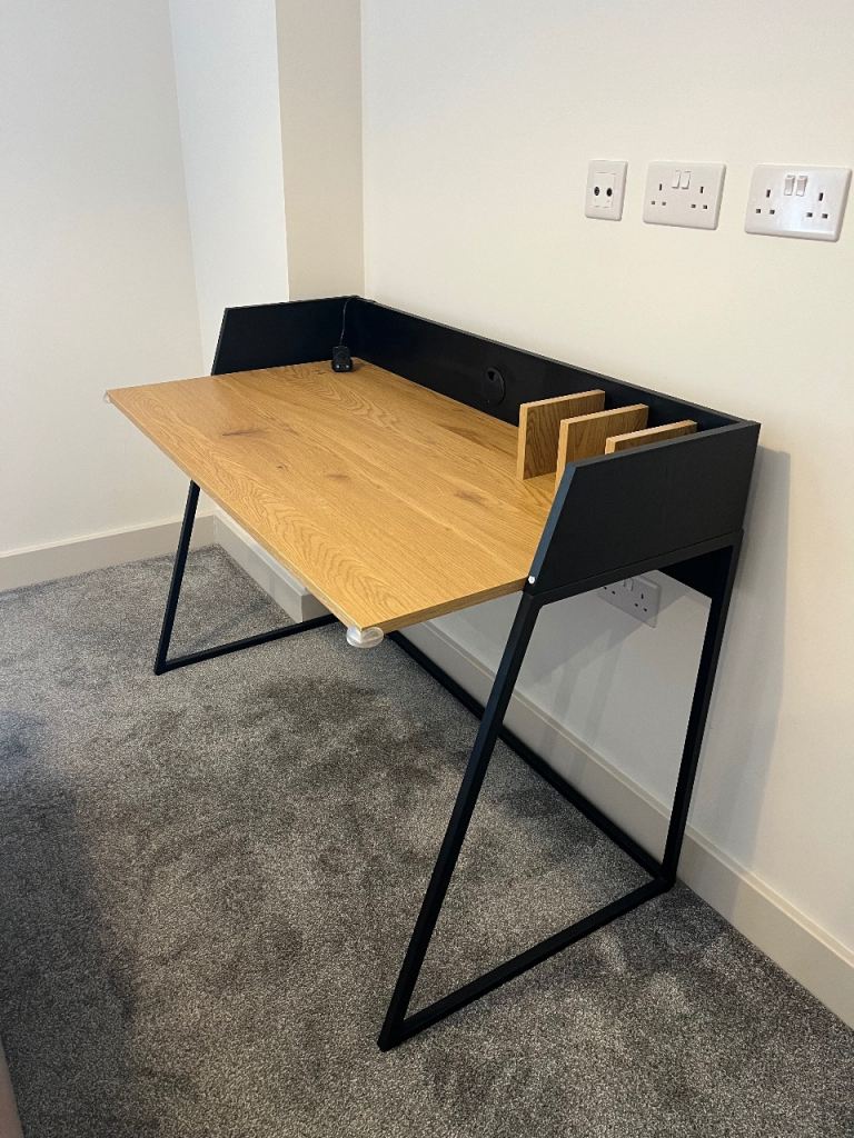 Great work from home/ office desk 