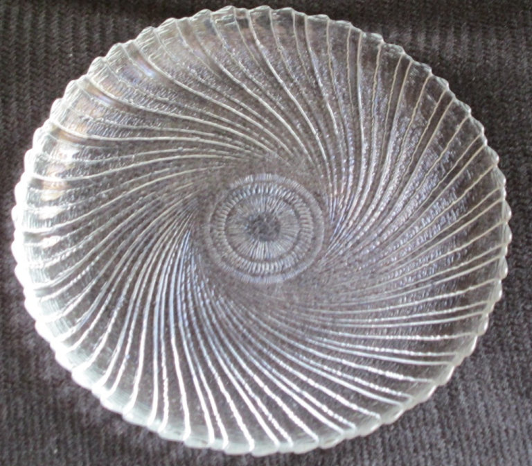 Pair  PRETTY GLASS SERVING PLATES, SWIRL DESIGN 7.5 DIAMETER, IDEAL CAKES, SWEETS, SANDWICHES
