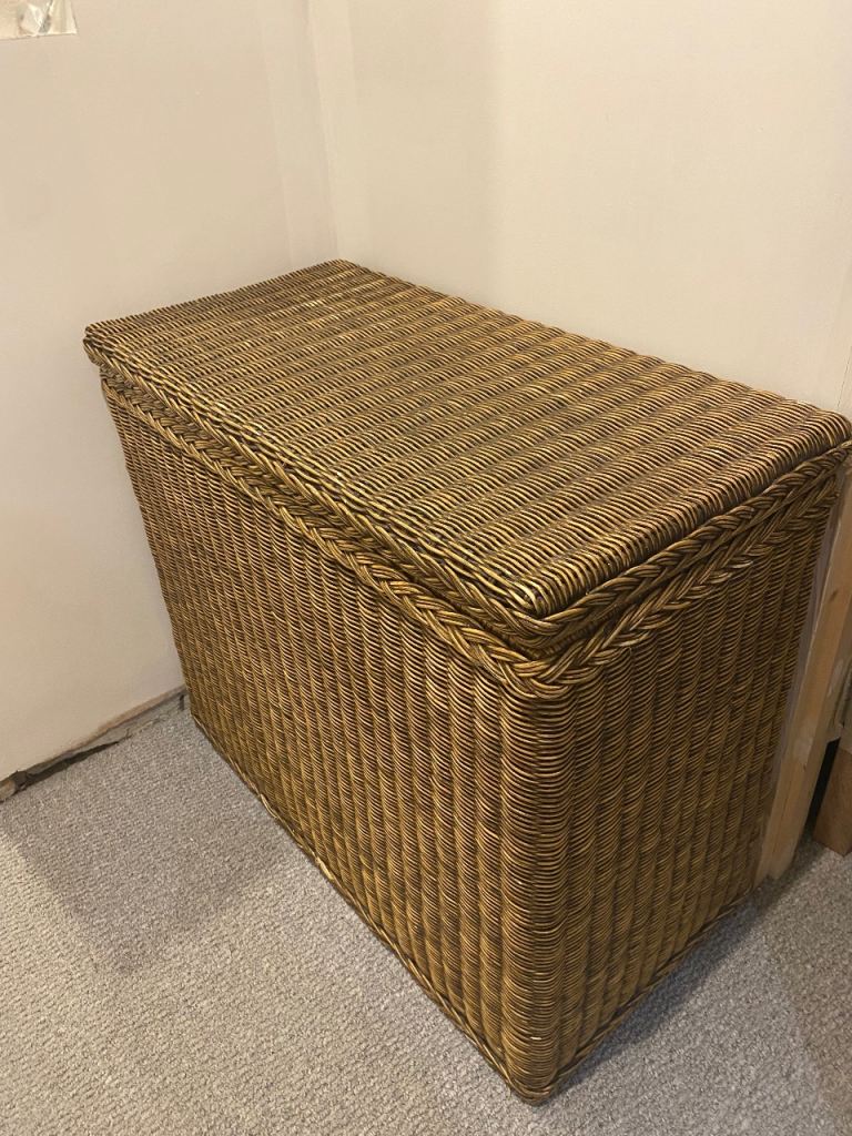 FREE XL Laundry basket, framed rattan 