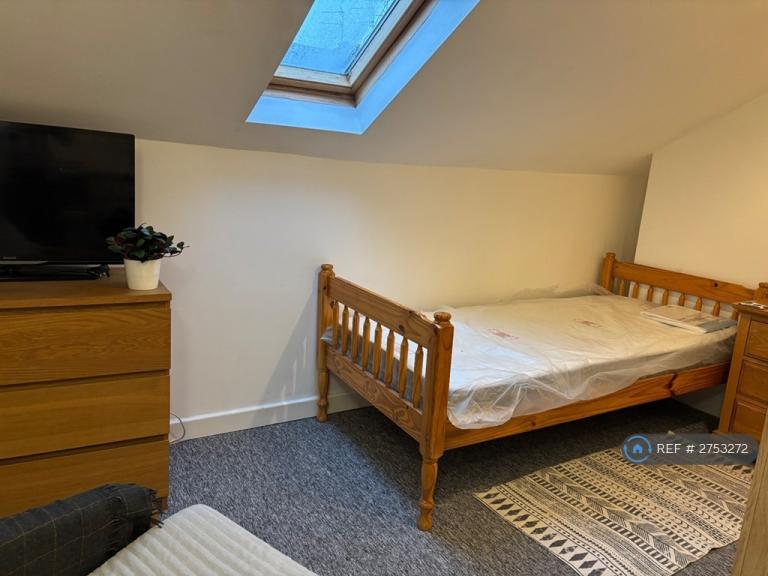 Studio flat in Tempest Road, Leeds, LS11 (#2753272)