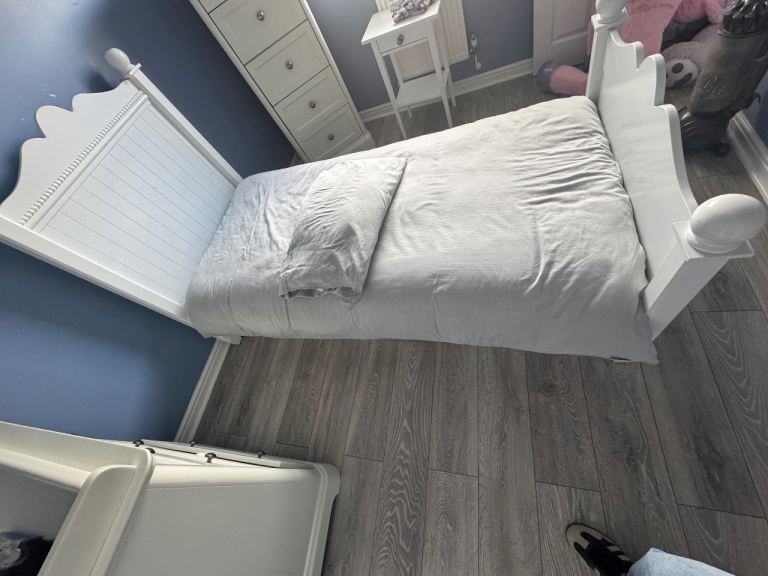 Single bed & Matress