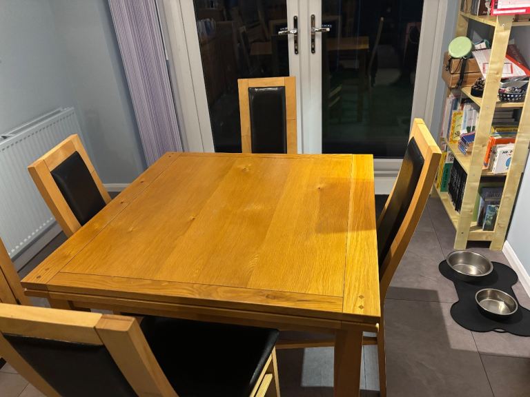 Solid oak dining table and 4 chairs 