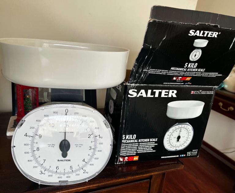 Salter 5 Kilo Mechanical Kitchen Scale - White, Like New