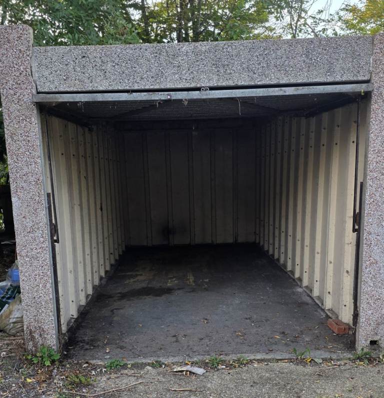 Garage to Rent in Shorediche Close in Ickenham, Uxbridge, UB10
