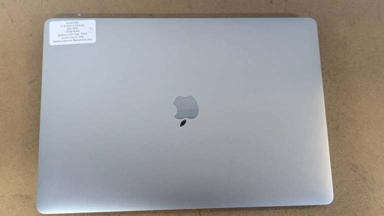 Apple MacBook Pro 2018 Intel Core i7 8th Generation 15.4’’ | 16 GB RAM | 256 GB SSD |