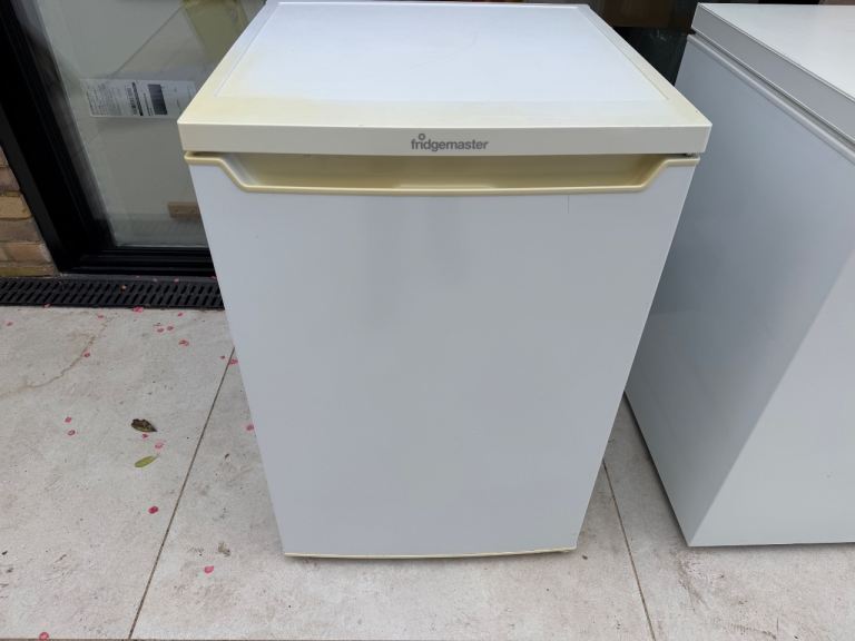  Bosch Fan Oven & Fridgemaster Under Counter Fridge