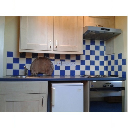 *Single Self-Contained Studio Flat in Stile Hall Gardens, Gunnersbury, W4 3BU * Bills Inc*