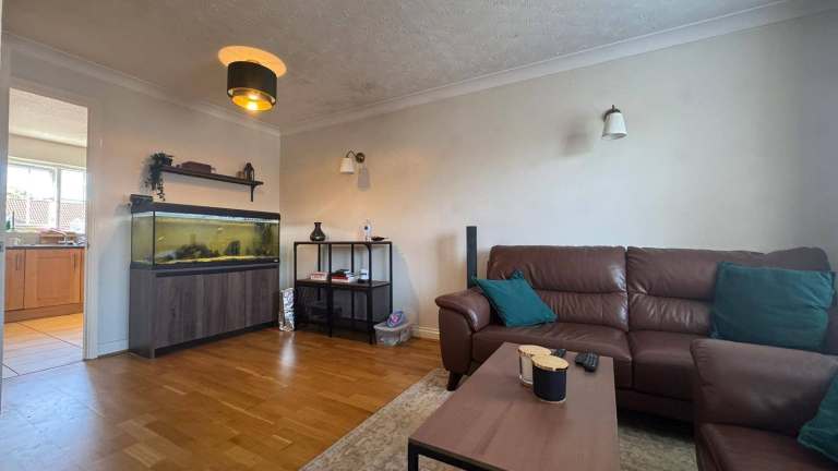 🏡 Stunning 4-Bedroom End Terraced Town House for Rent 🏡