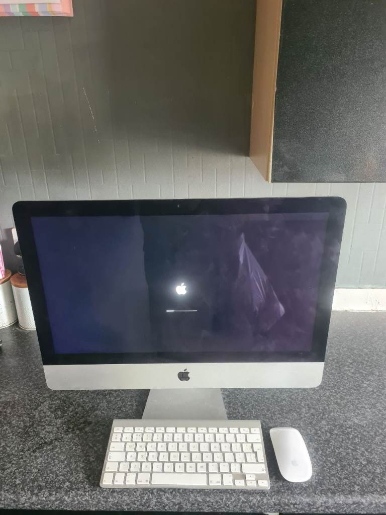 Imac apple computer (2016) with apple magic mouse and keyboard 
