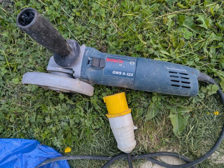 BOSCH 110V GRINDER GWS 9-125 – Good Working Order with Disc